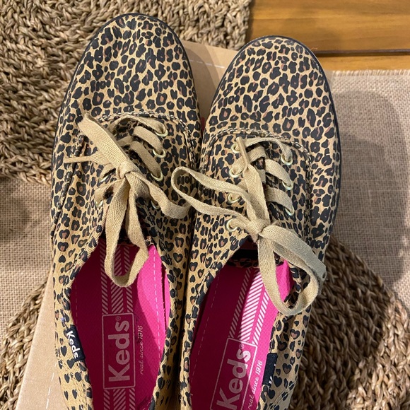 KEDS canvas leopard print sneakers ✨👟 - Picture 2 of 5
